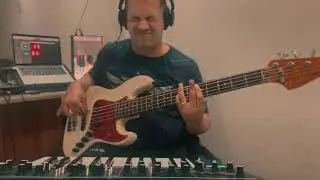 Deus de Obras Completas – Cover Espontâneo | Baixo + Synth | Em Casa