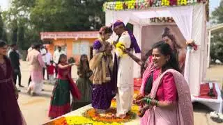 महाराष्ट्र पद्धतीने लग्न सोहळा संपन्न झाला आहे 