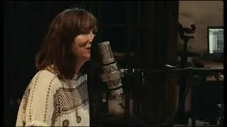 Mina Tindle - Give A Little Love (LFO v La Blogothèque Session)