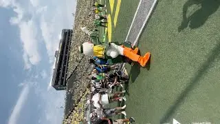 Oregon Duck mascot hilariously loses his head in season opener