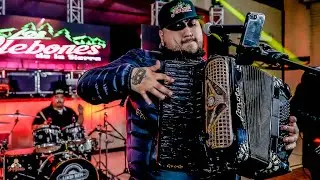 LOS PLEBONES DE LA SIERRA - ANDY BELTRAN - EN VIVO - 4K