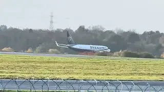 Watch as this stunning Kuwait Airways jet makes a smooth landing at Manchester Airport 🇰🇼🛬🇬🇧