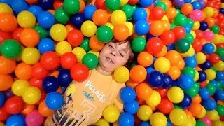 PISCINA DE BOLINHAS GIGANTE!! Playground Infantil Kids Play e Loja de Brinquedos Ri Happy