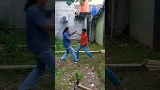 Menghilangkan ruang gerak lawan. #beladiri #selfdefense #tutorial