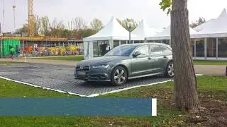 Fahrplatten als tempor&auml;rer Parkplatz auf einer Rasenfl&auml;che