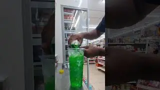 Making drinks at 7-Eleven!#7eleven #drink #asmr #icecup #food #howto #lollipop #thailand#energydrink