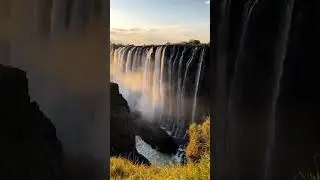 Замбия.  Водопад Виктория - самый знаменитый #водопад Африки и один из самых крупных водопадов