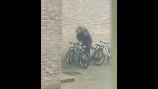 Bike thief in Cambridge breaking cable lock
