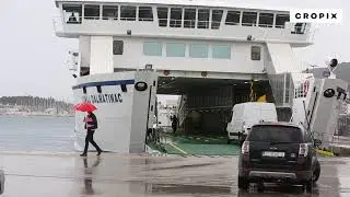 U 11:30 u splitskoj trajektnoj luci brodovi Jadrolinije zvukom brodskih sirena uputili su posljednj