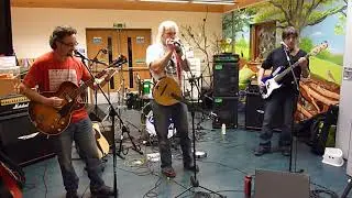Steve White and the Protest Family - Golden Arches (Phoenix FM Creative Session)