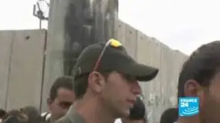 Israel - Palestinian territories:Thousands of Muslims blocked from Jerusalem mosque
