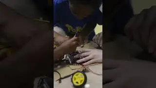 Testing Servo Motors using the b.Board ! 😁 / Test des servomoteurs avec le b.Board !