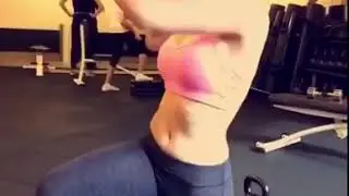 Bella Thorne workout