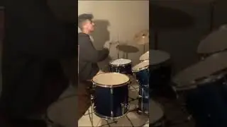 Skeppy plays drums to 