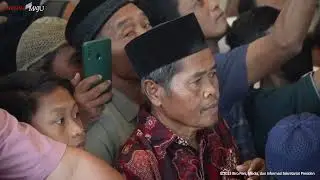 #VIRAL Di Solo Jokowi dan Jan Ethes Berikan Hadiah Usai Jumatan Bareng Ganjar