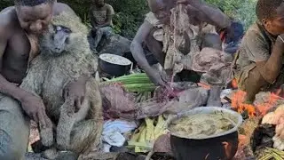 Hadzabe Hunter Family 🍲Cooking, Eating Baboon ,Monkey  Living Simply#villagecooking