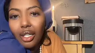 Kuuntada ayaa I cuncuneyso caawa jacayl jacayl dareemayaa iyo nin caddaan ah