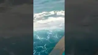 biggest sea waves in the world seen fishermen in dangerous pakistan