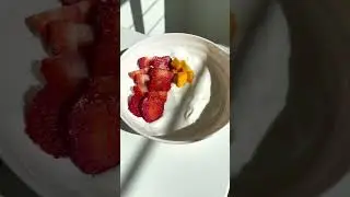 BREAKFAST YOGURT FRUIT BOWL
