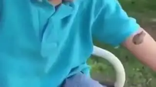 Ребёнок и жаба