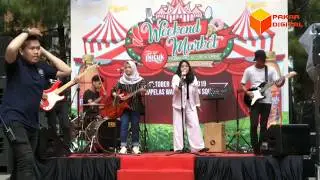 Lagu Kangen dari Dewa 19 di acara Weekend Market Ciwalk Bandung