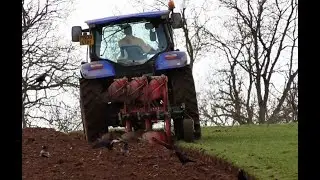 New Holland 6010 Ploughing