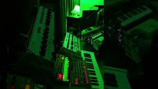 The Beatsmith - Acid Funk Lobster (Behringer TD-3-MO, Roland S-1, Arturia MicroFreak, Volca Beats)