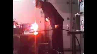 Flashlamp pumped dye first test without resonator