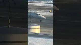 American eagle taxing to gate 10 at Manchester Boston regional airport 1/8/2026