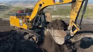 Caterpillar 352F Excavator Loading Coal On Trucks