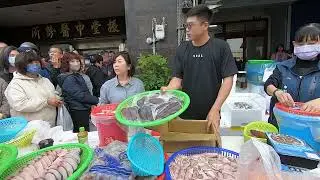 這是什麼誇張的買氣 #中彰海王子 #烏日火車站 #海鮮叫賣 #海鮮拍賣
