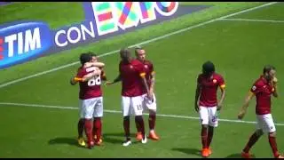 Roma-Genoa, l'esultanza di Doumbia dopo il gol dell'1-0