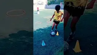 🤨⚽🥅#footballer #footballskills# #footballer #footskills #skill #footballtricks #training #soccergirl