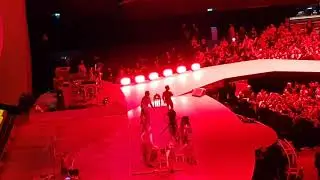 Ariana Grande - Raindrops + God Is A Woman (23-08-19 Amsterdam)