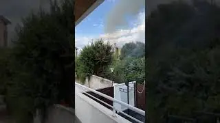 In fiamme la ferrovia dismessa nel centro di Avezzano: domato l'incendio