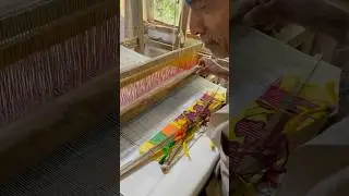 Weav sri lankan flag 🇱🇰#srilanka #flag #trending #traditional #handmade #weaving #artist #fashion
