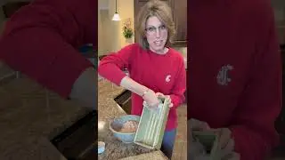 Chicken Meatloaf RECIPE on dinnerin321.com #easyrecipe #recipe #dinner #chicken #delicious #meat