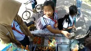Ăn vặt tại trường Tiểu Học 5 Sông Đốc