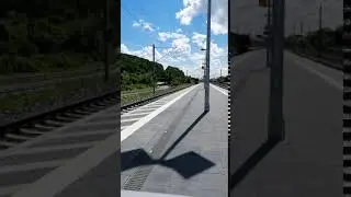 Extrem schnelle Durchfahrt eines Regionalexpresses in Ebing. (Br 612)
