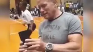 Arnold Schwarzenegger - SECURITY FAIL!