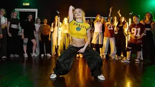 Маша Кержнер // Girly hip-hop (Сокол)