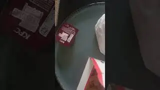 la sauce wasabi ne pique pas c est doux m'attender a un truc qui arrache mais pas du tout