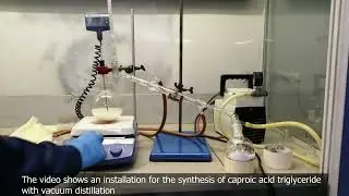 Synthesis of caproic acid triglyceride