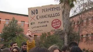 Estudiantes de la URJC exigen la dimisión de Cifuentes