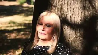 Val&eacute;rie MARTINEZ - L'Ange (Official Video)