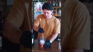 C&oacute;mo preparar el C&oacute;ctel #negroni #short #barman #barmans #bartender