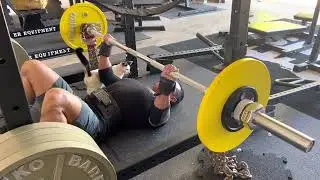 Dynamic Upper: Floor press with chains 5x5. Staring Flex the cat. 🐱