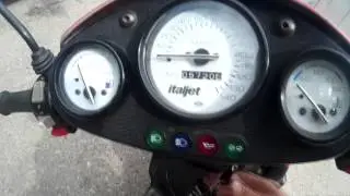 Italjet Formula 125 Twin - Walkround and acceleration 40-120km/h