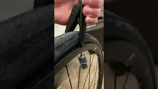 Last section of tire difficult? A tire bead jack is the answer! #bike #tool #maintenance