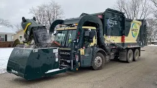 Groot&rsquo;s Brand New Heil Sierra Curotto Can Garbage Truck in the Snow